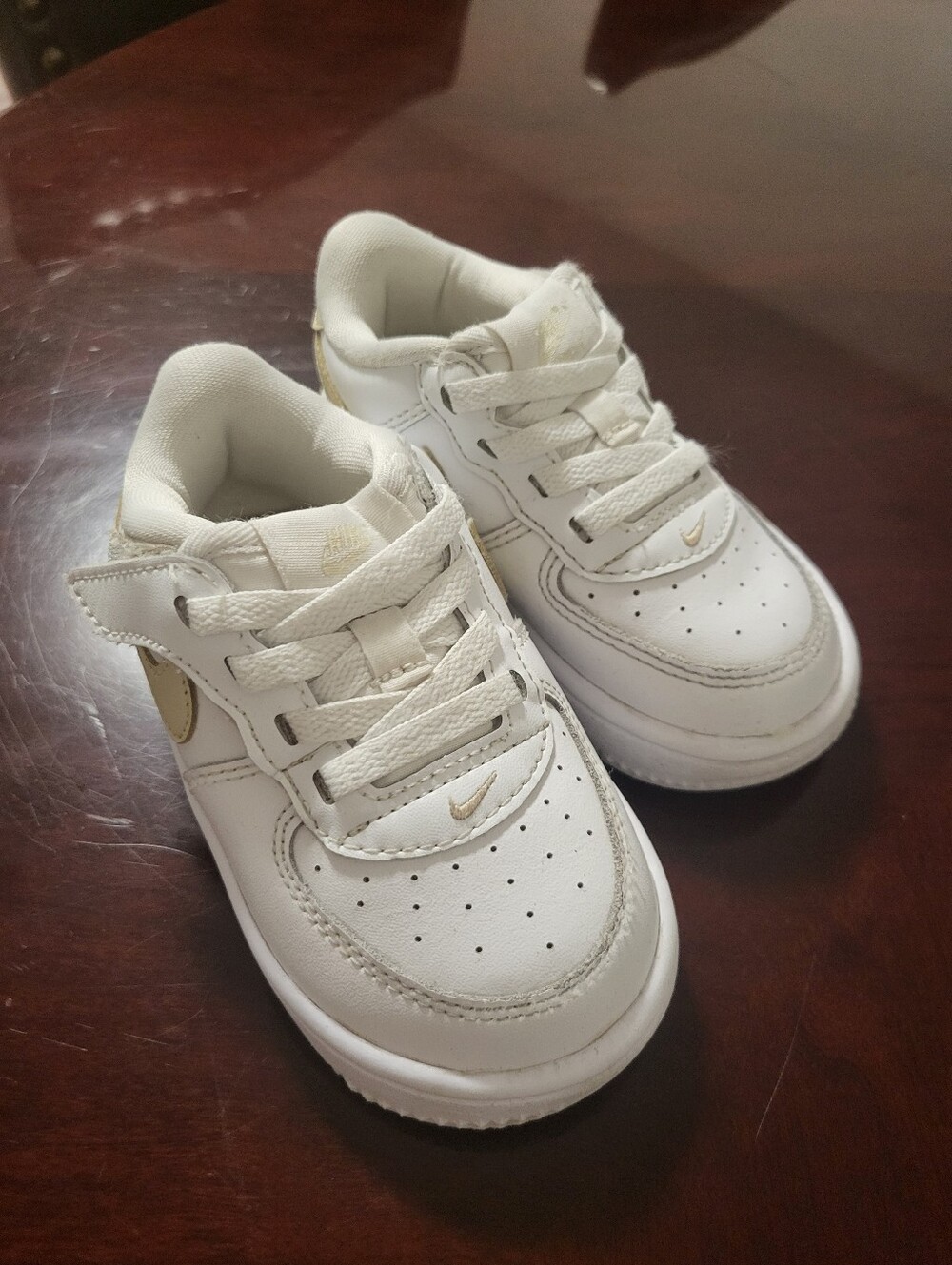 Nike Kids White and Gold Low-Top Sneakers